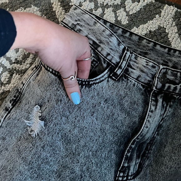 High Waist Ripped Raw Hem Cropped Jeans - Picture 11 of 12